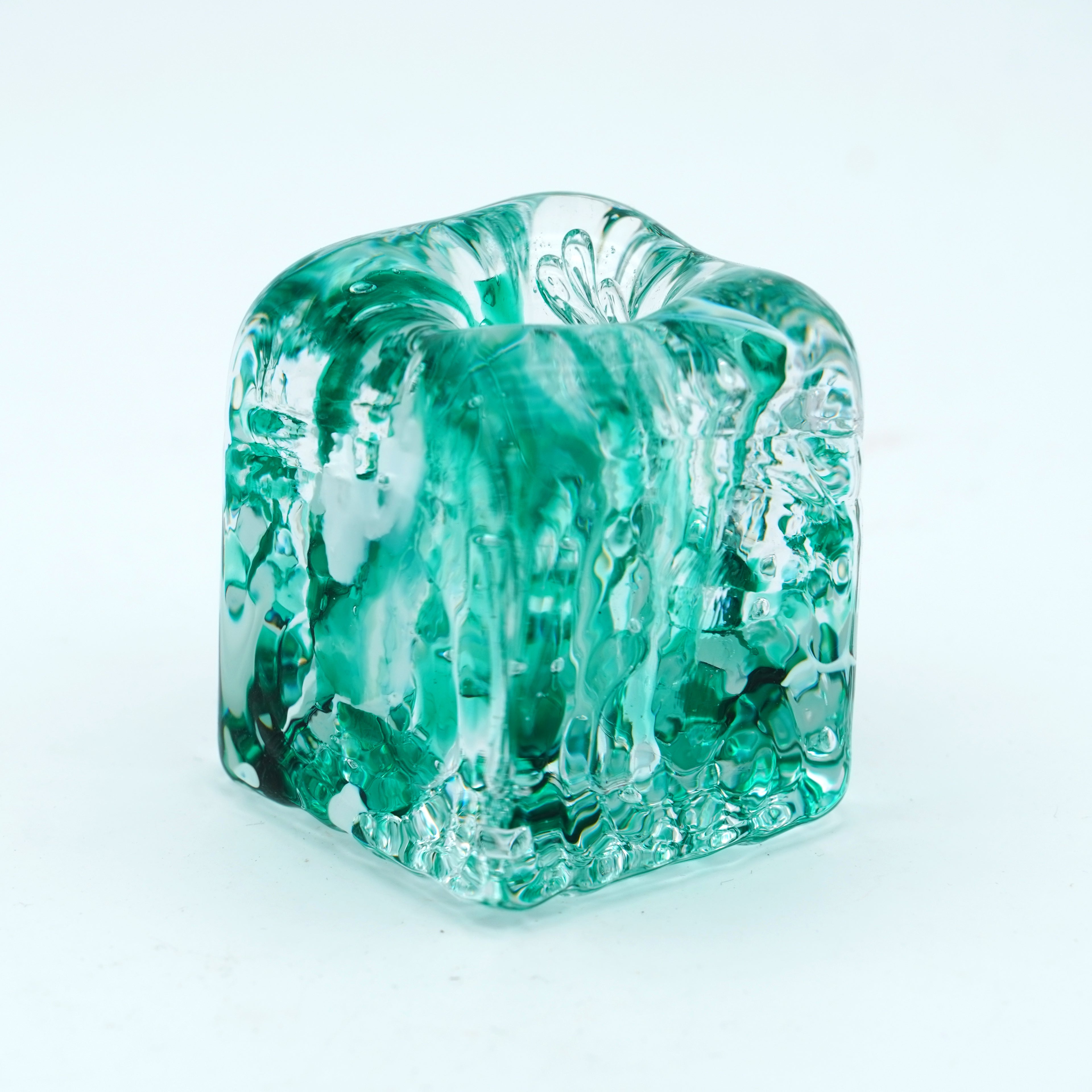 Porte stylo en verre sculpté