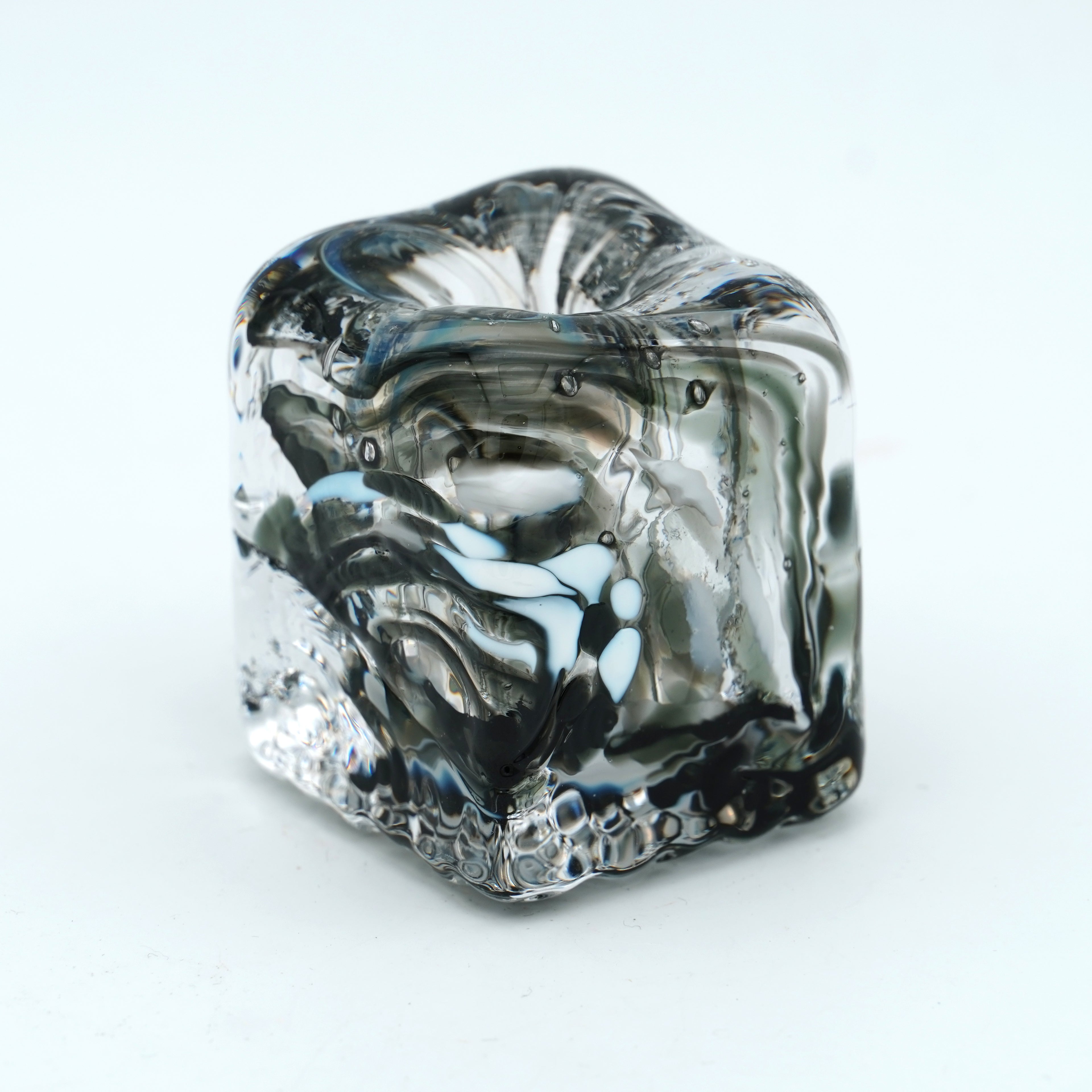 Porte stylo en verre sculpté