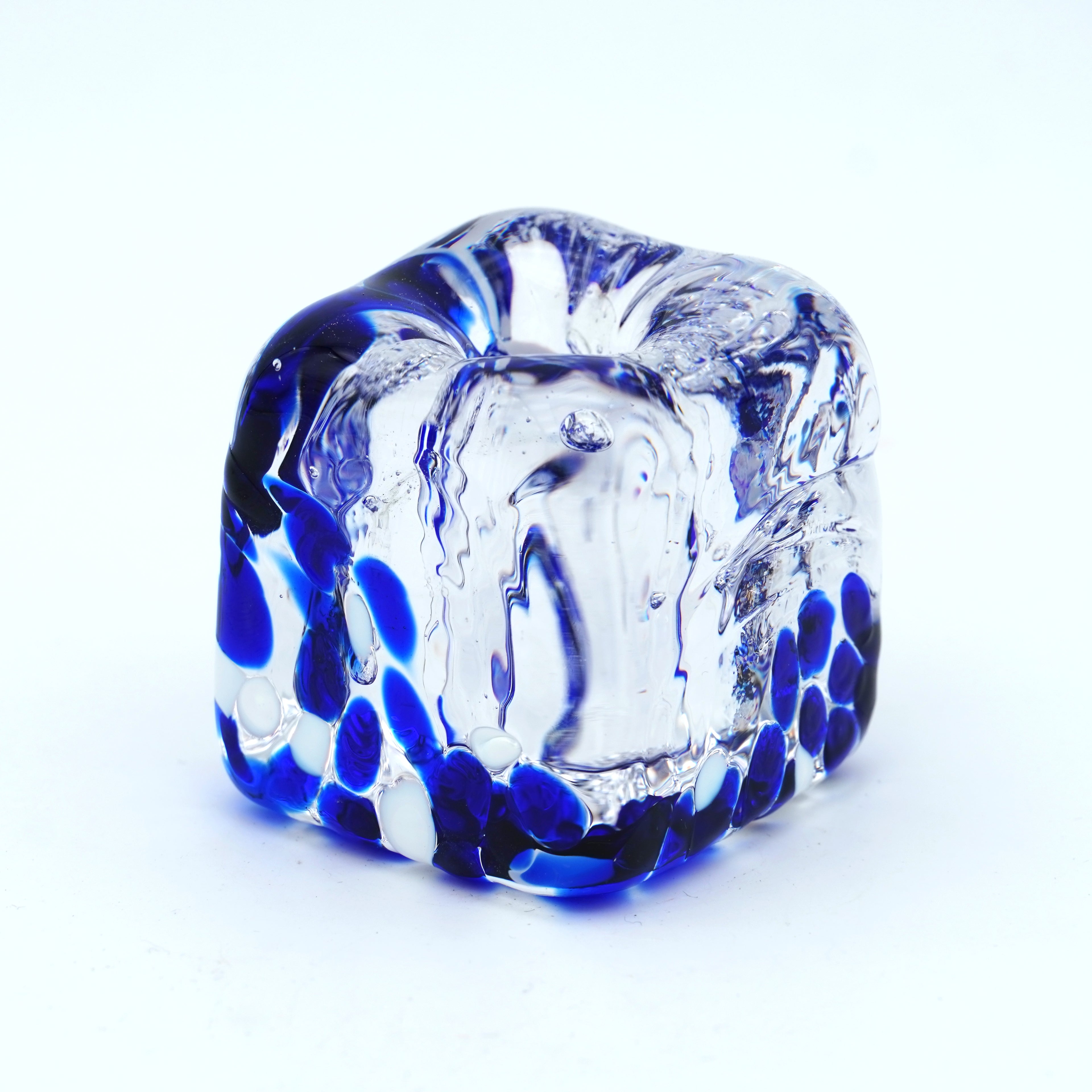 Porte stylo en verre sculpté