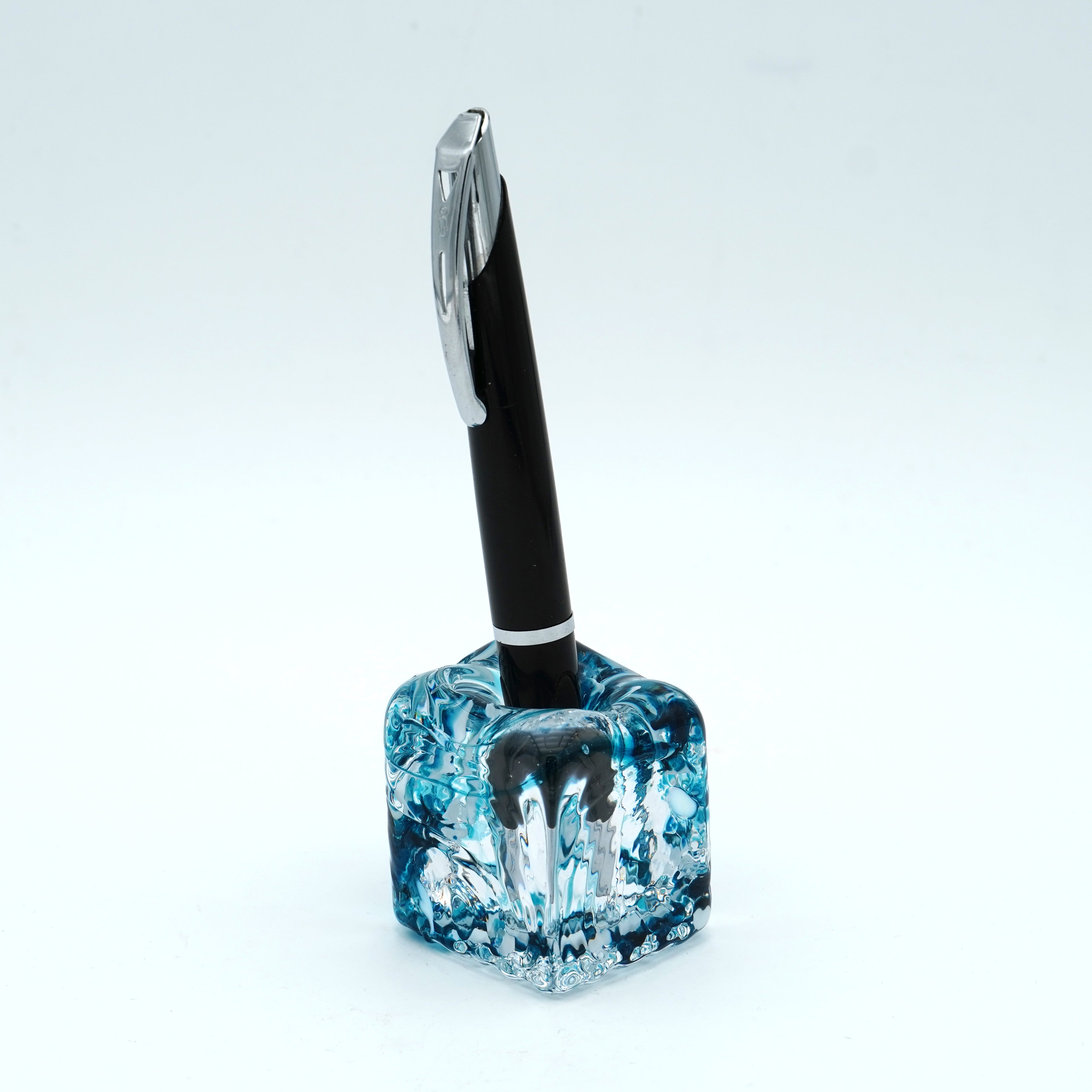 Porte stylo en verre sculpté