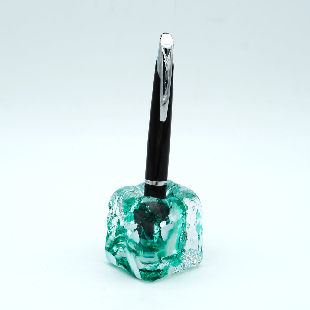 Porte stylo en verre sculpté