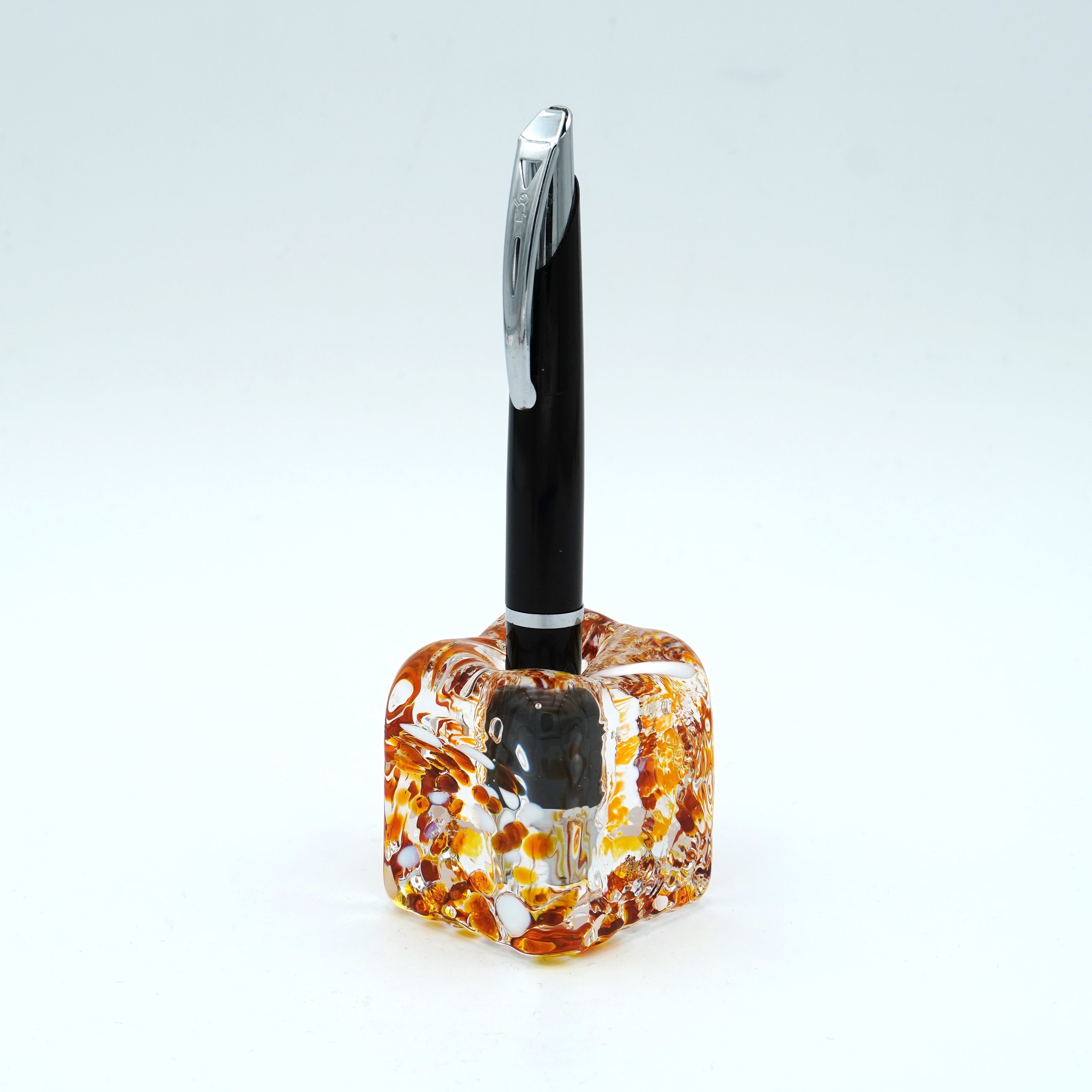 Porte stylo en verre sculpté